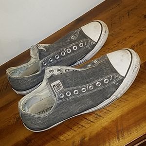 Laceless Converse